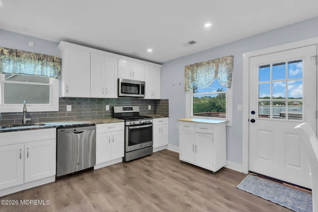 Photo of 1600 Parkview Boulevard