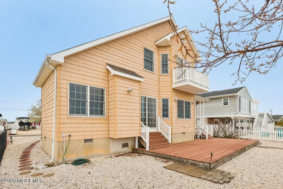 Photo of 232 Montclair Road S