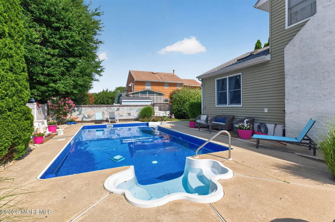 Photo of 43 Tremont Drive