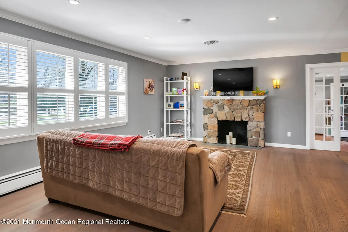 Photo of 407 Rumson Road
