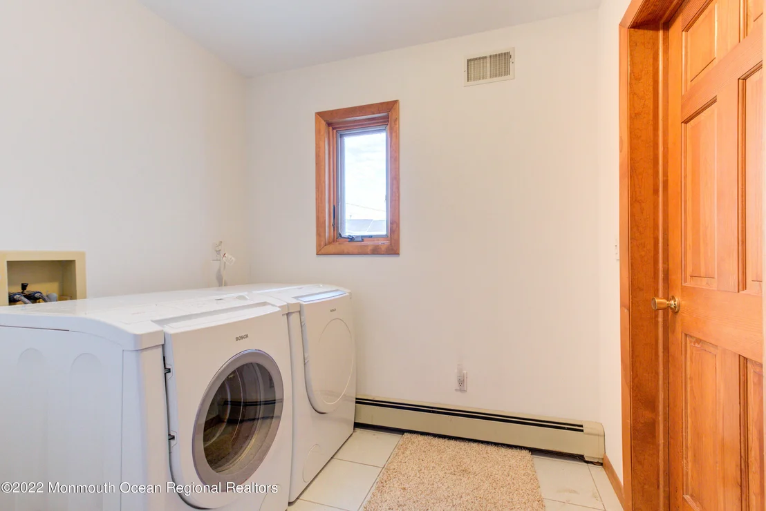 Photo of 1009 Plimsoll Pt