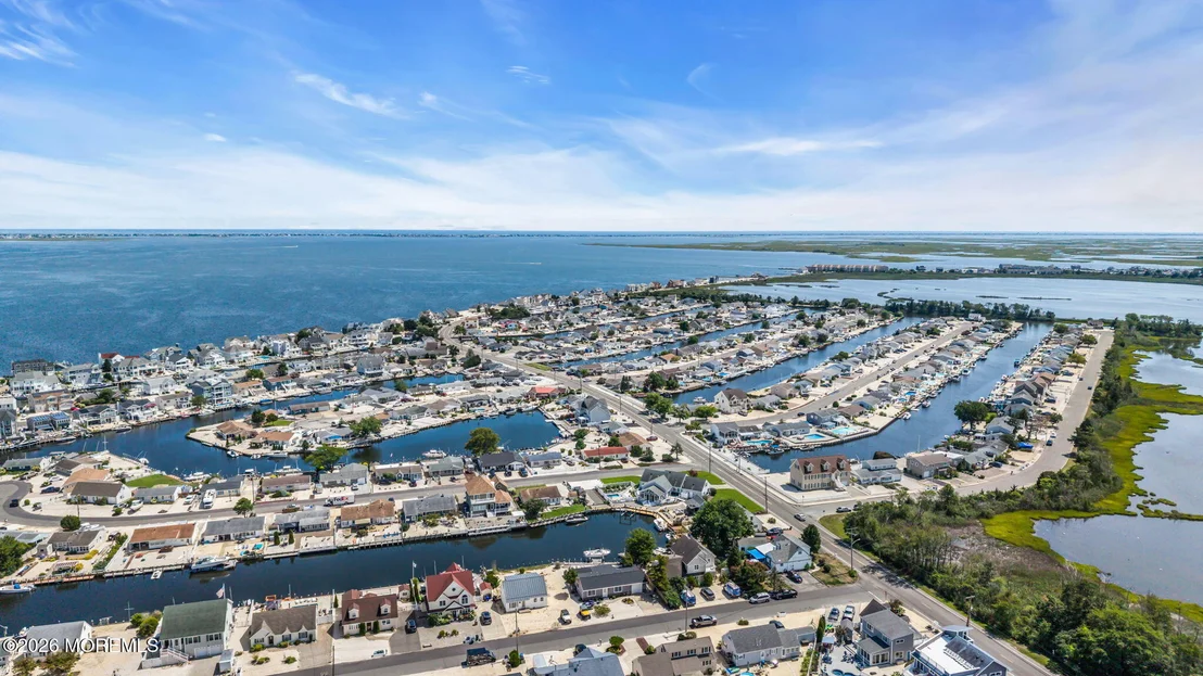 Photo of 237 Bay Shore Drive
