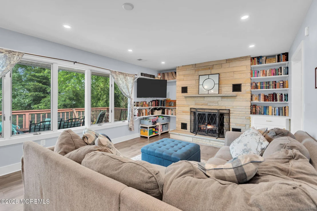 Photo of 1600 Parkview Boulevard