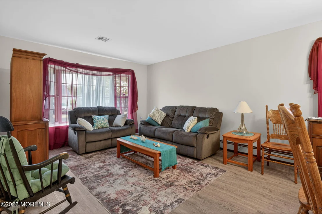 Photo of 152 Pulaski Boulevard