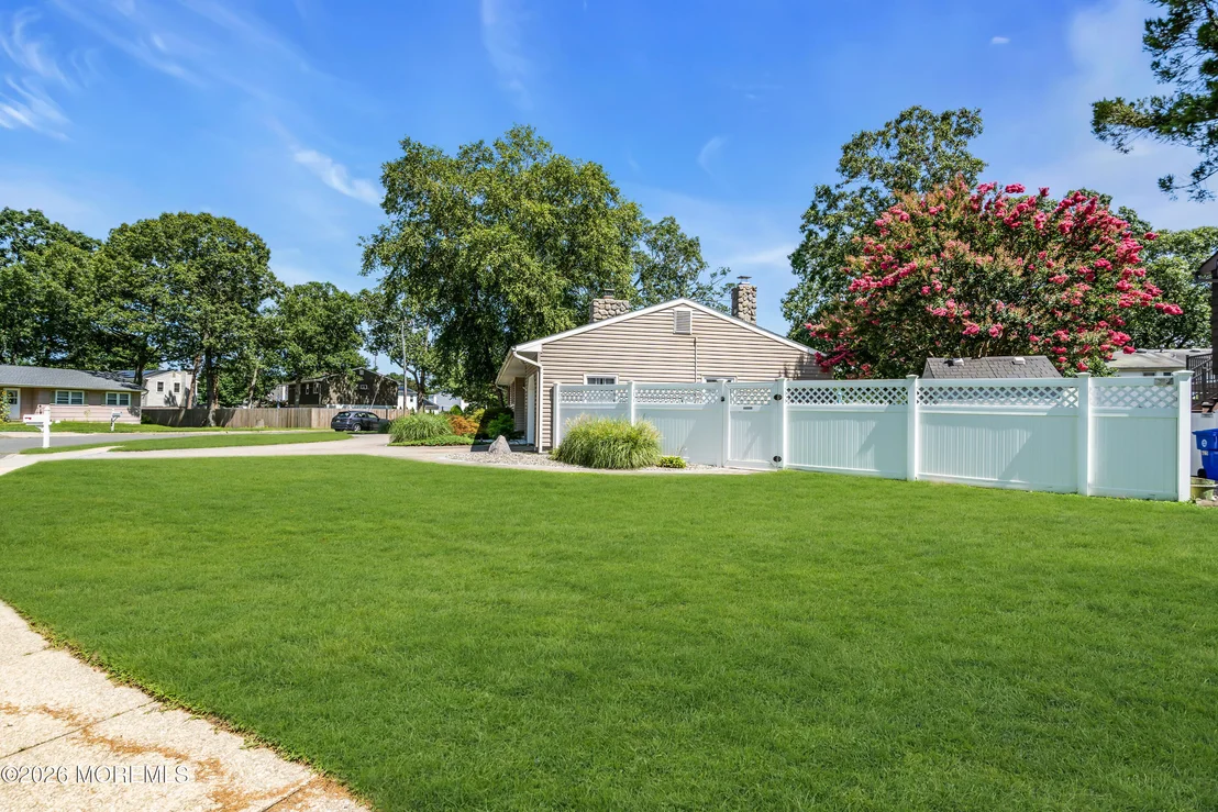 Photo of 421 Leanora Street