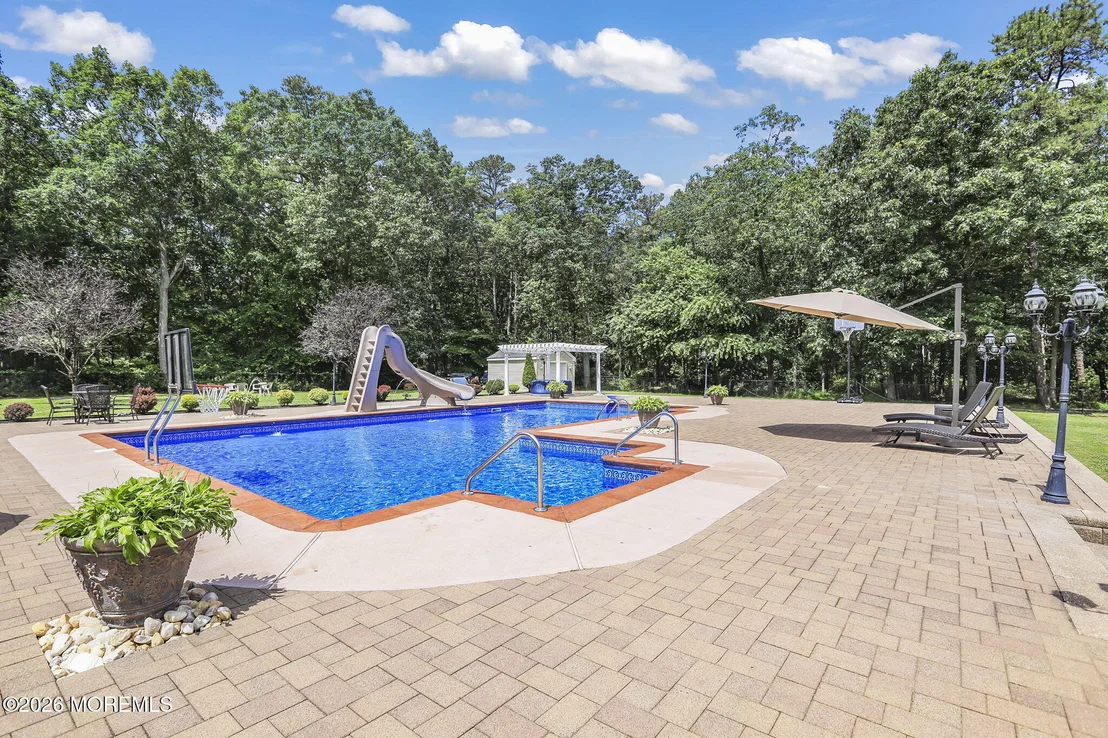 Photo of 296 Sunnybrook Road