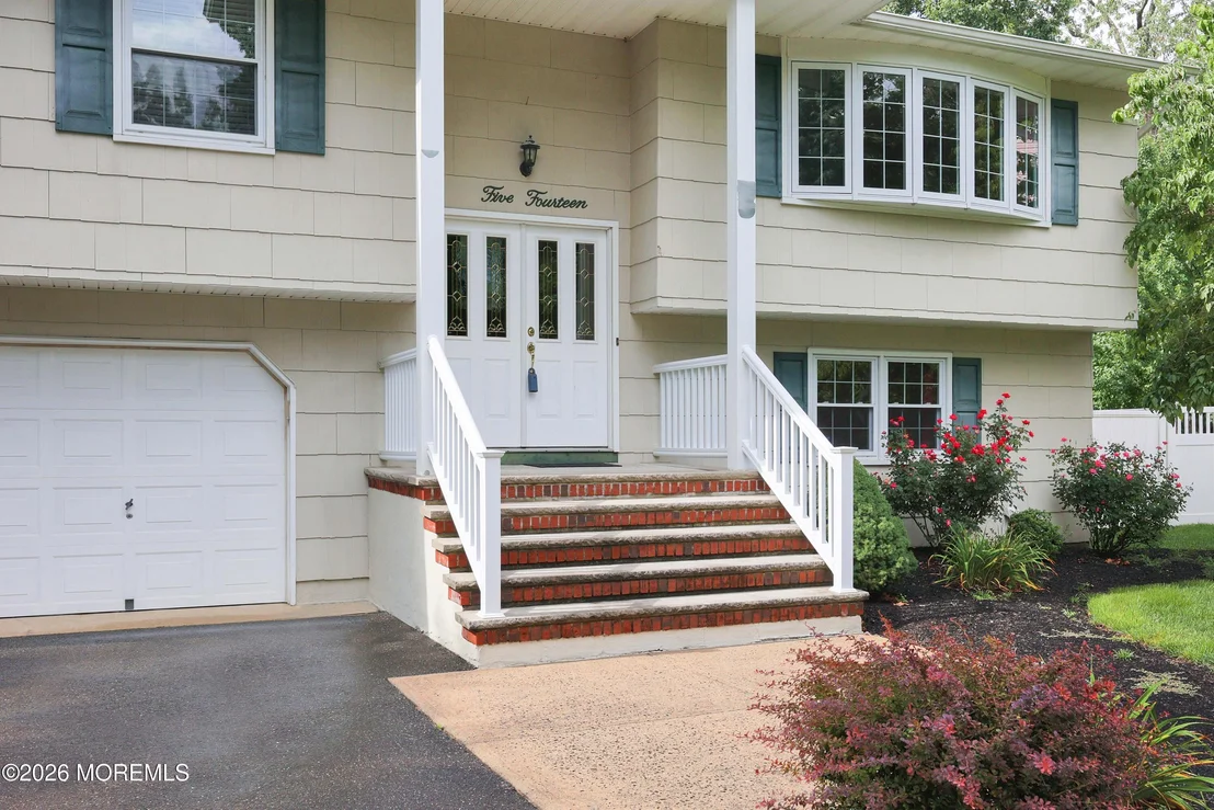 Photo of 514 Oakview Drive