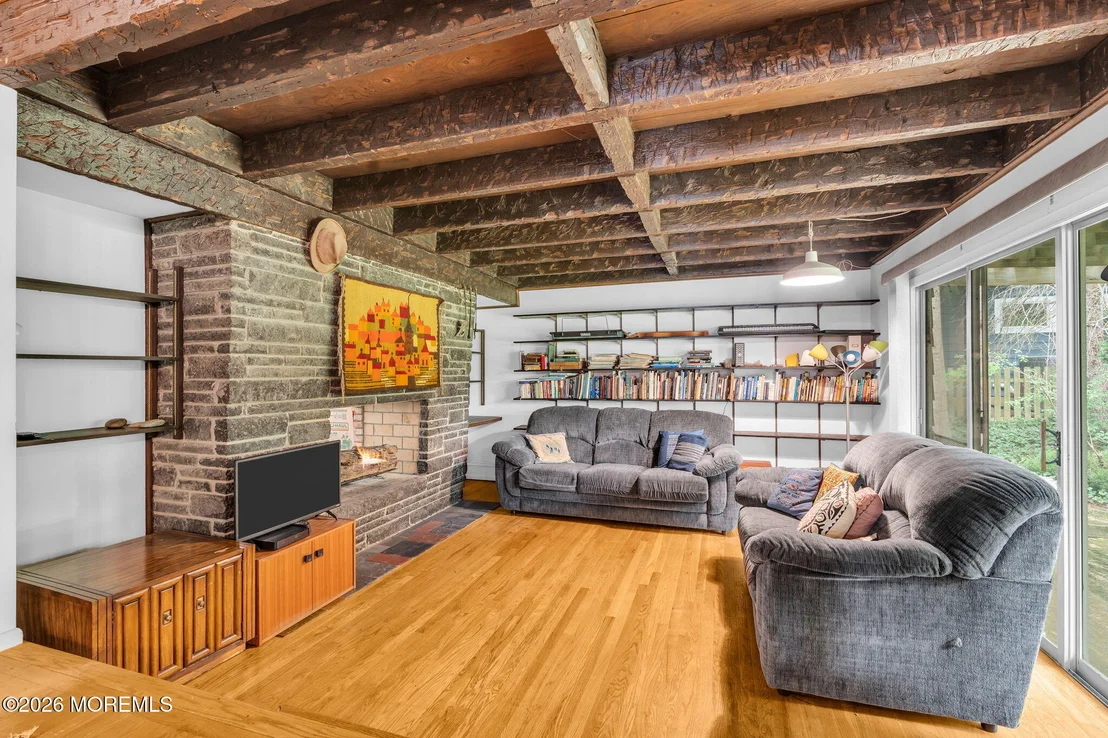 Photo of 343 River Road