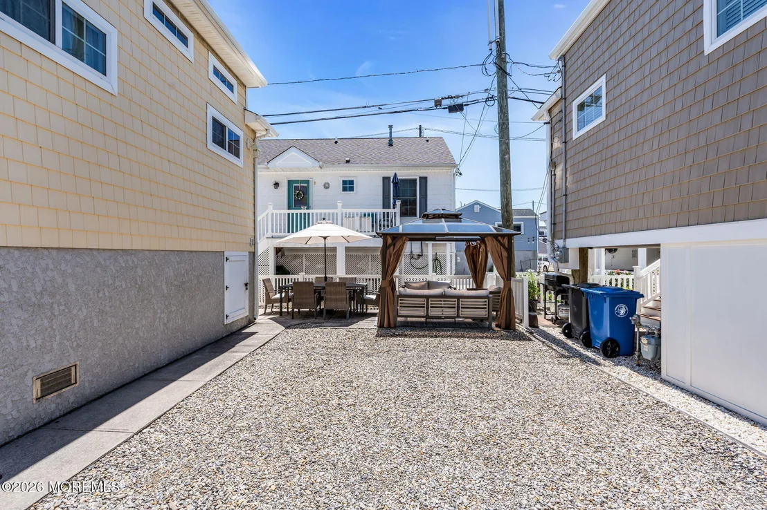 Photo of 115 W Tide Way