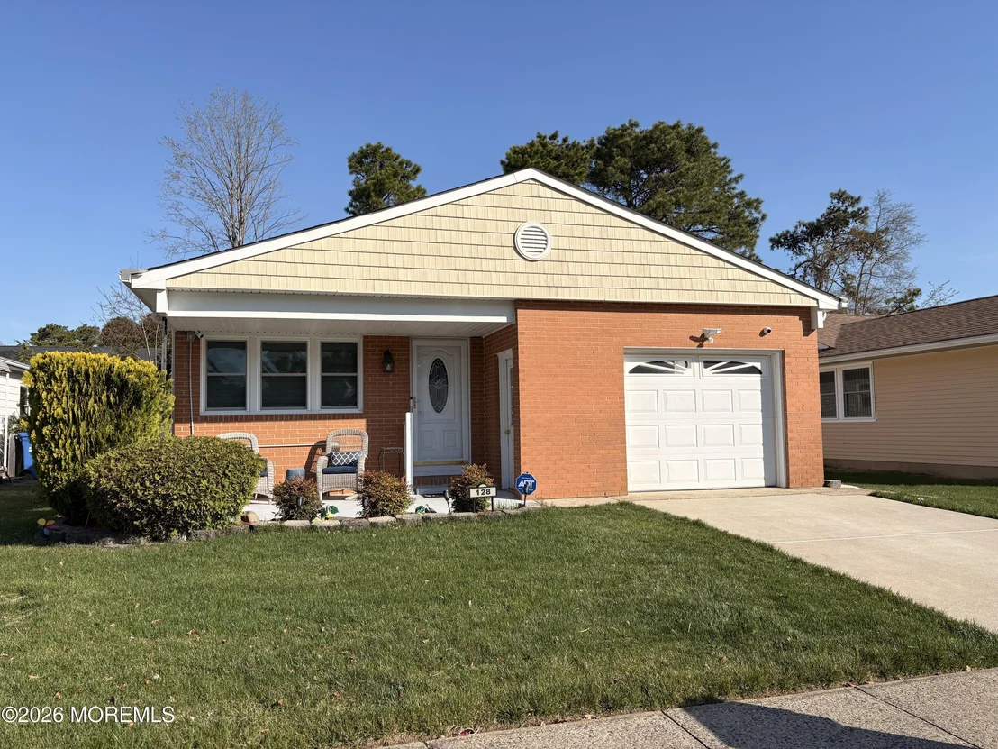 Photo of 128 Freeport Boulevard