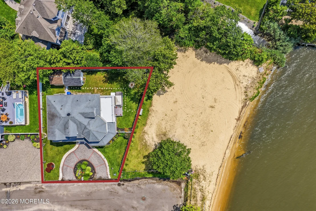 Photo of 2 River Drive