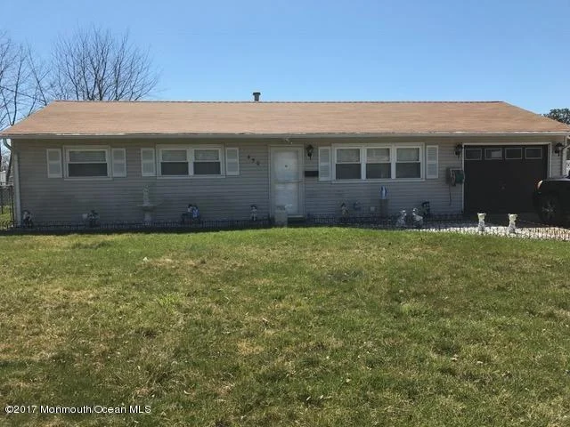 Photo of 450 Applegate Avenue