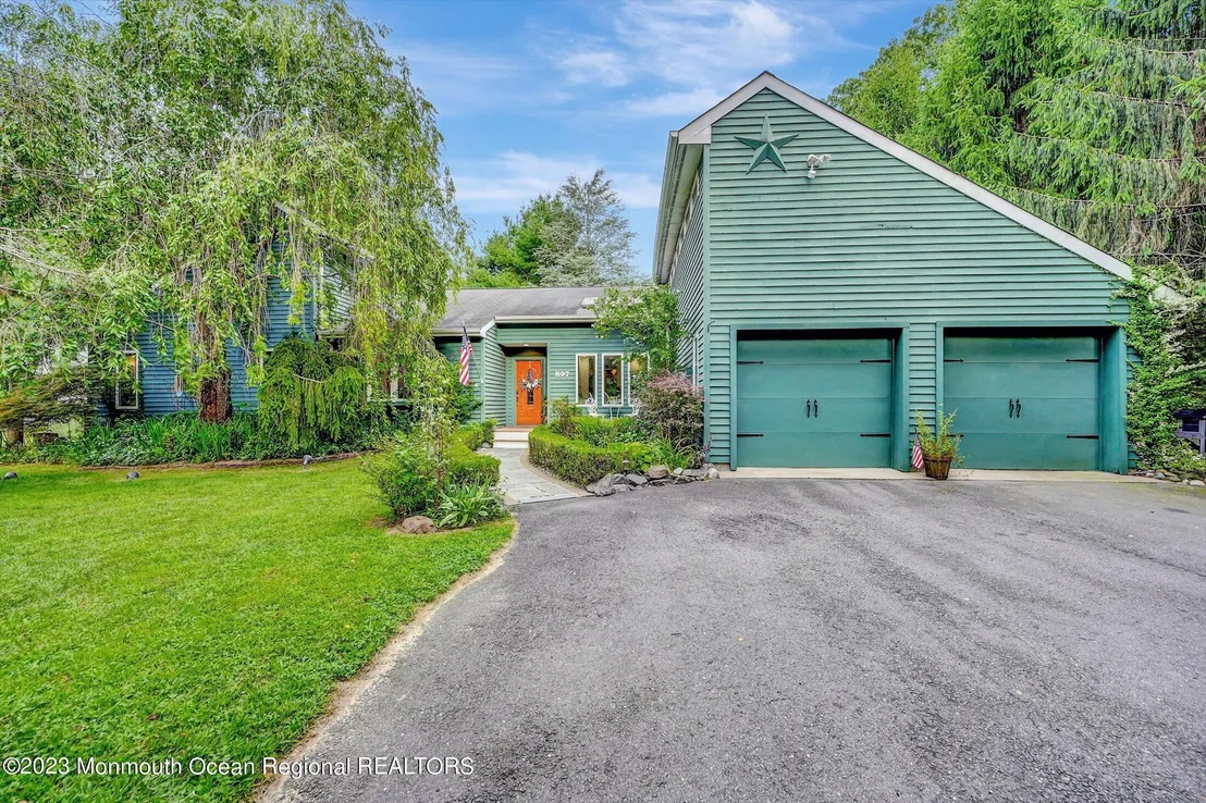 Photo of 897 Fort Plains Road
