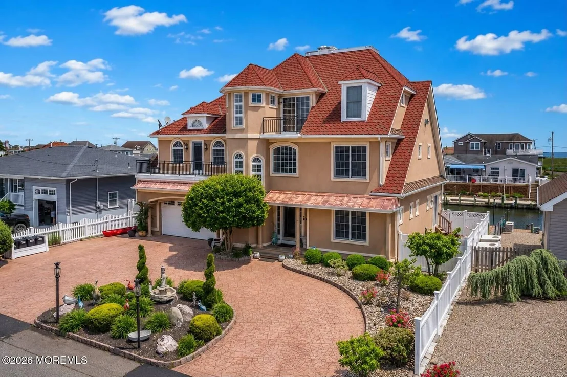 Photo of 835 Anchor Drive