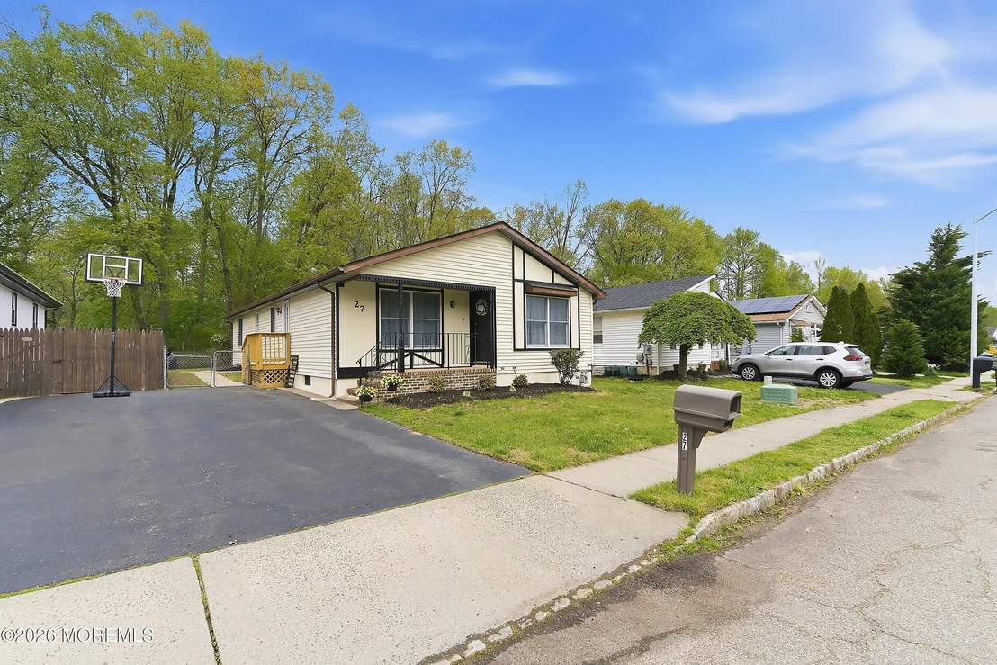 Photo of 27 Brookview Lane