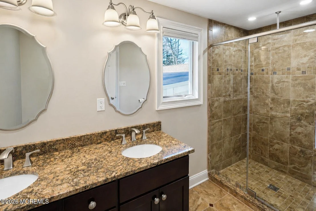 Photo of 437 Adamston Road