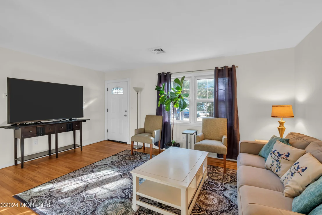 Photo of 512 N Shore Drive