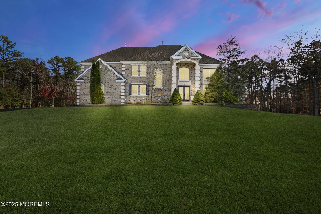 Photo of 2 Woods Edge Drive