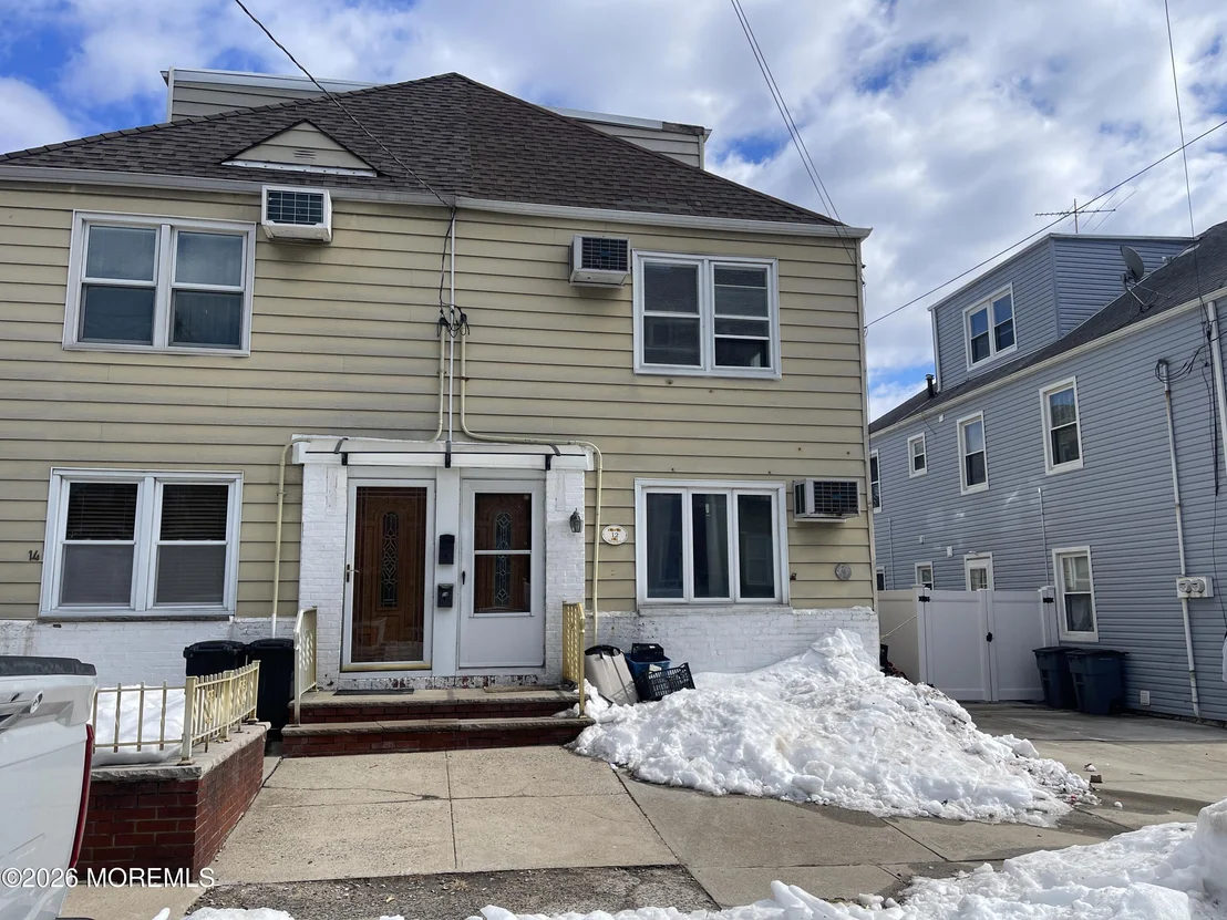 Photo of 12 Broadway