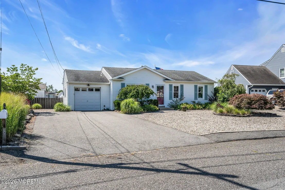 Photo of 39 Parkers Point Boulevard