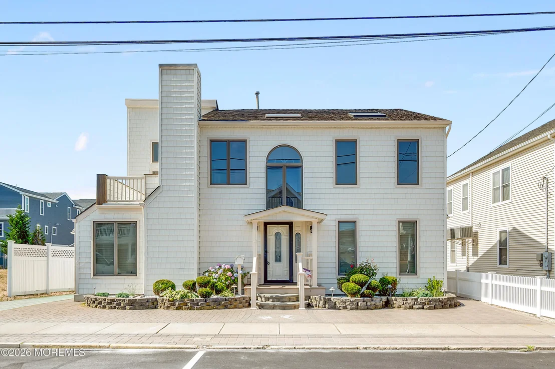 Photo of 3 7th Avenue