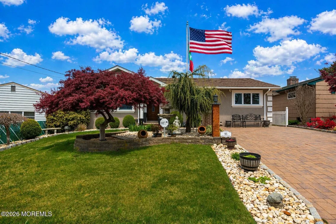 Photo of 95 Pinetree Drive
