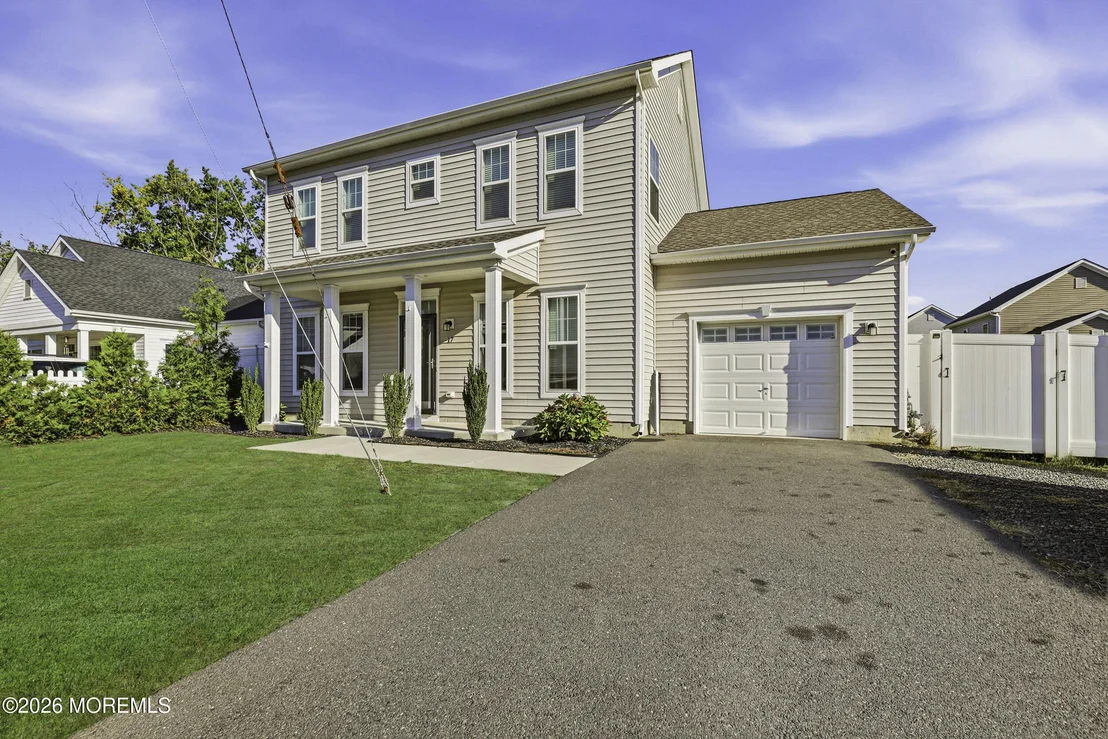 Photo of 17 4th Avenue