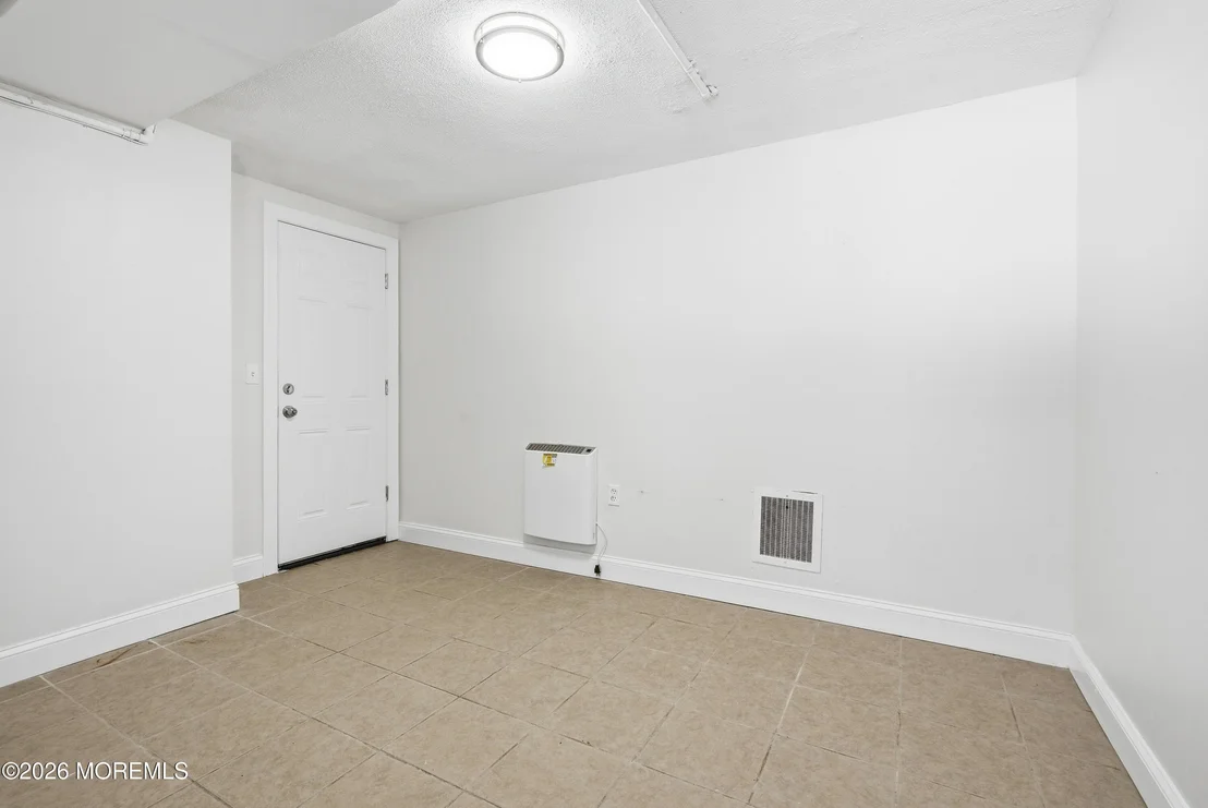 Photo of 16 Crest Road