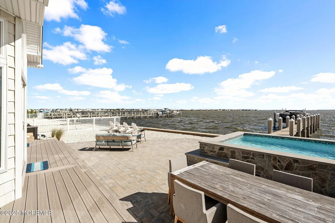Photo of 673 Bayview Drive