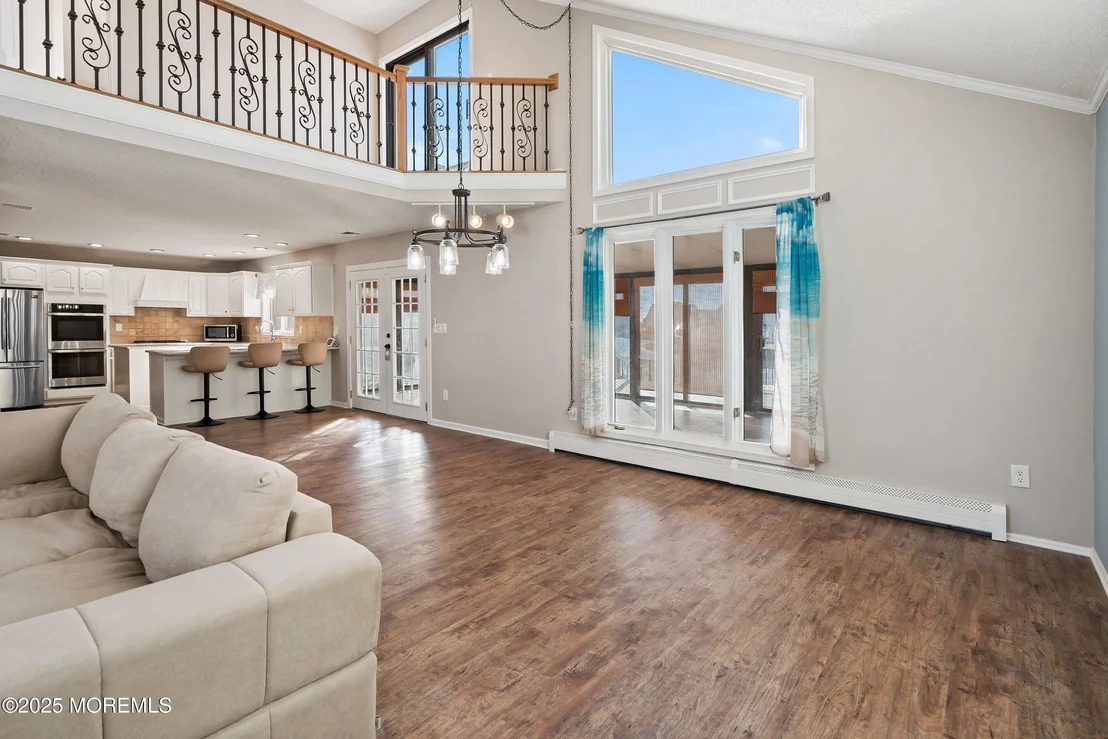 Photo of 1161 Laurel Boulevard
