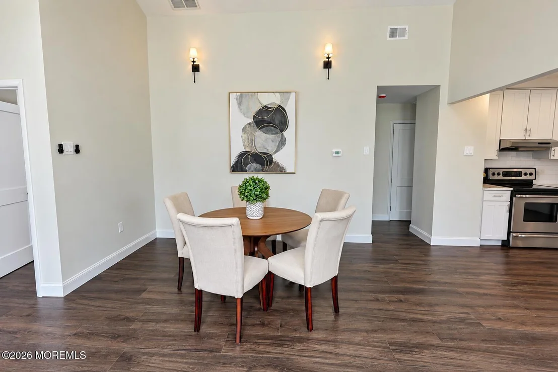 Photo of 856 E Concourse