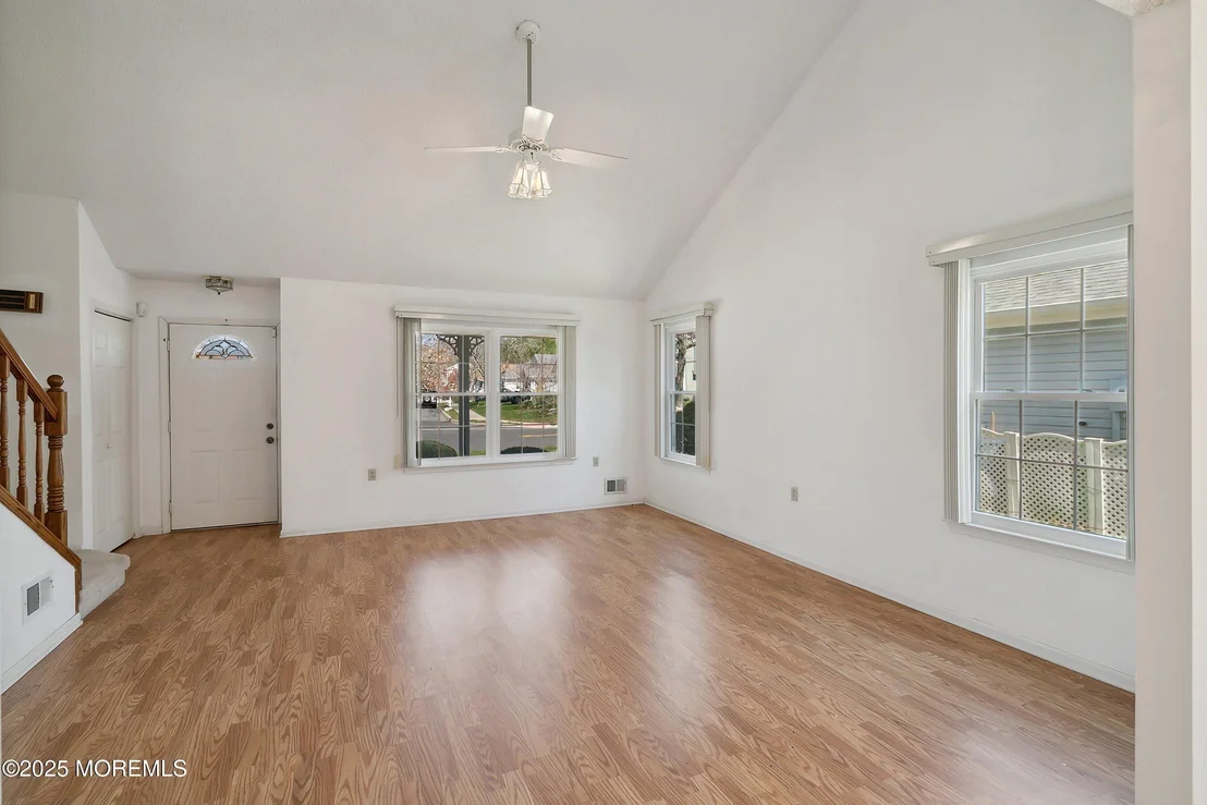 Photo of 32 Pine Oak Boulevard