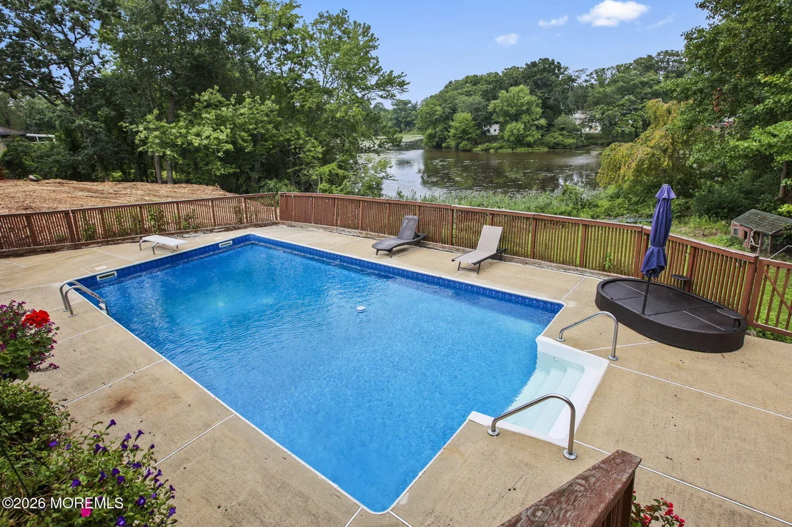 Photo of 30 S Lakeview Drive