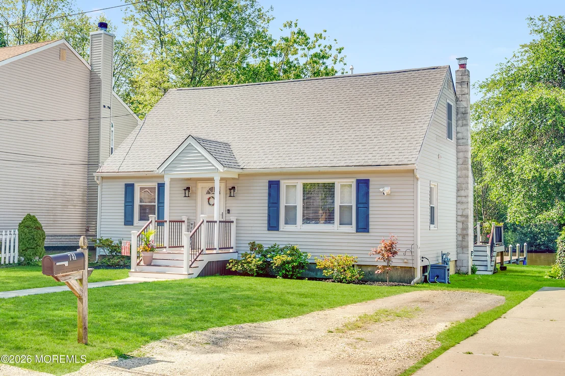 Photo of 741 Manor Drive