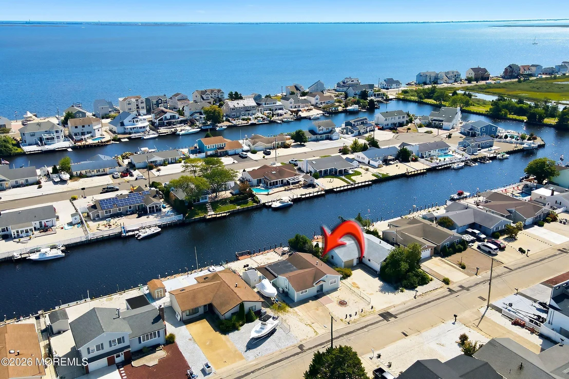 Photo of 216 Montclair Road S