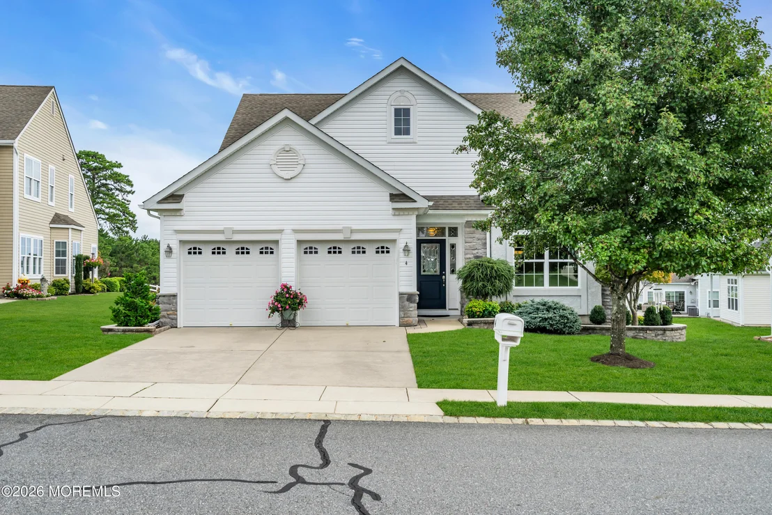 Photo of 4 Bay Head Court