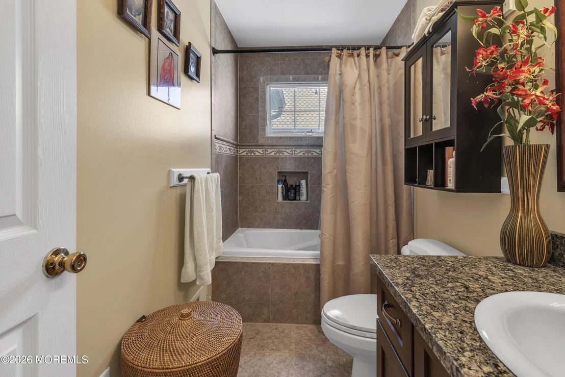 Photo of 46 W Rutherford Lane