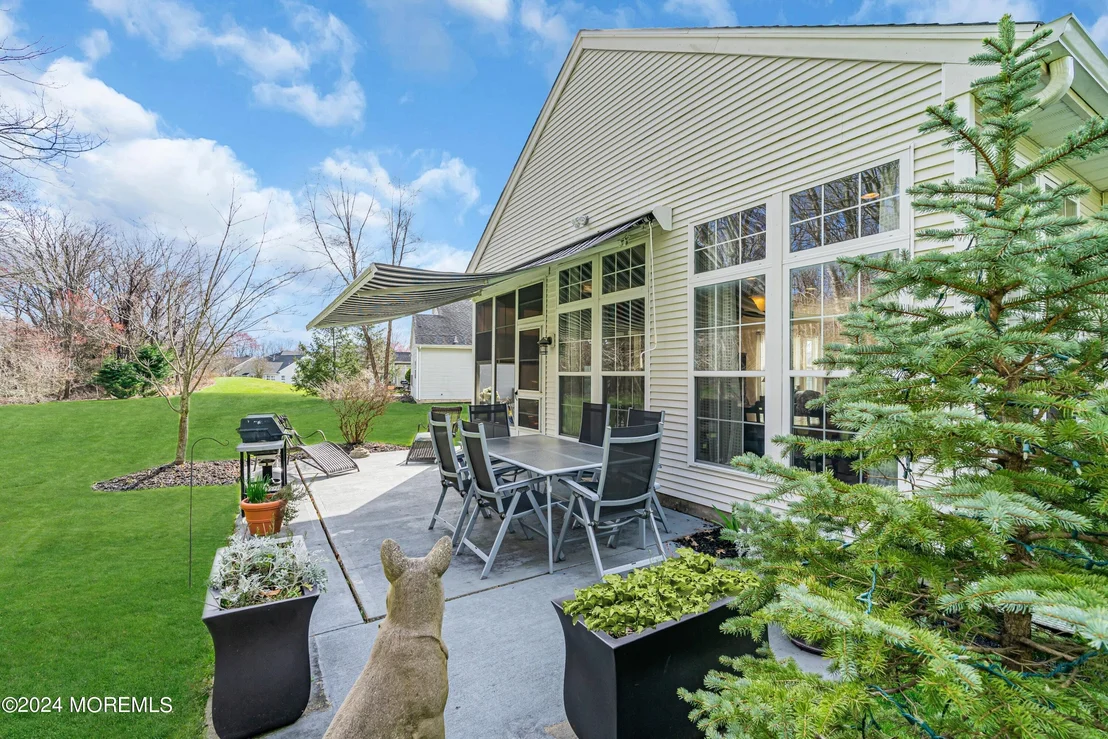 Photo of 2584 Collier Road