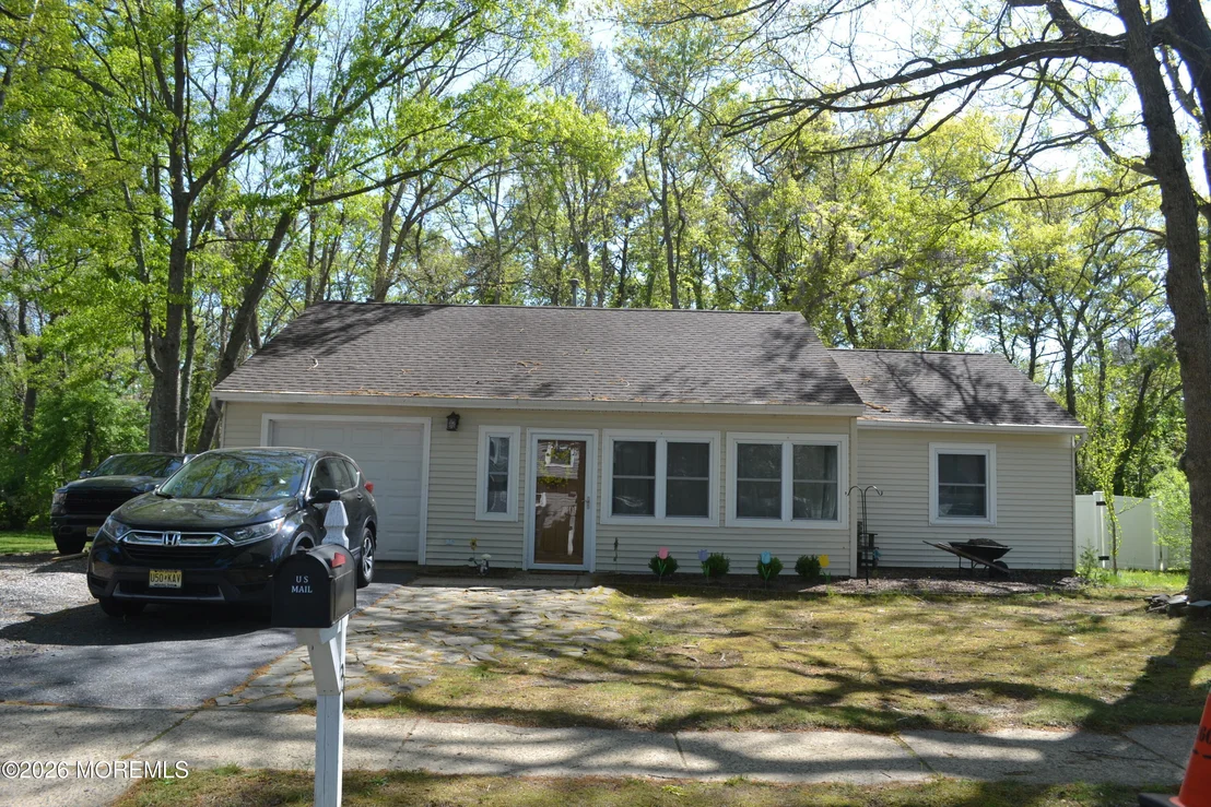Photo of 31 Chestnut Way Circle