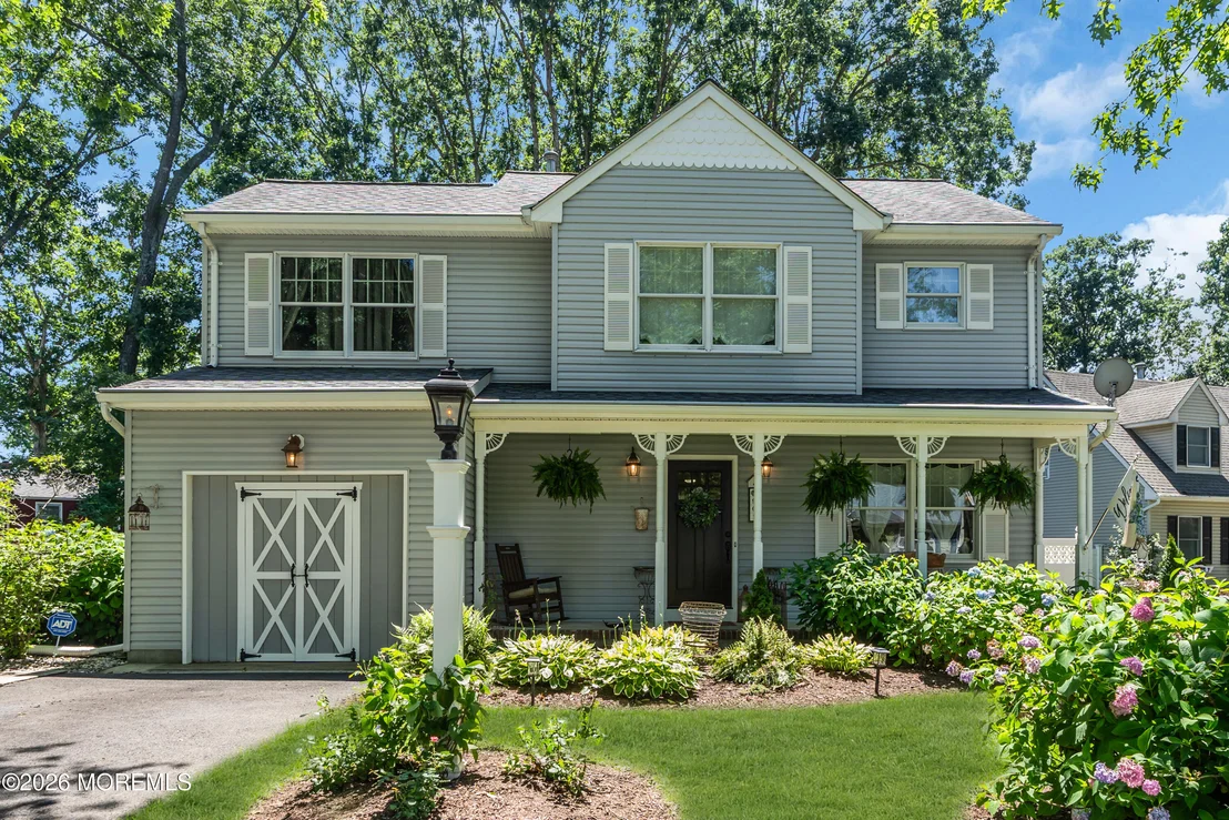 Photo of 901 Roundtree Drive