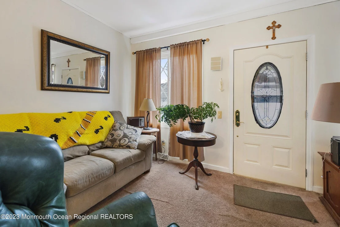 Photo of 57 Pineview Avenue