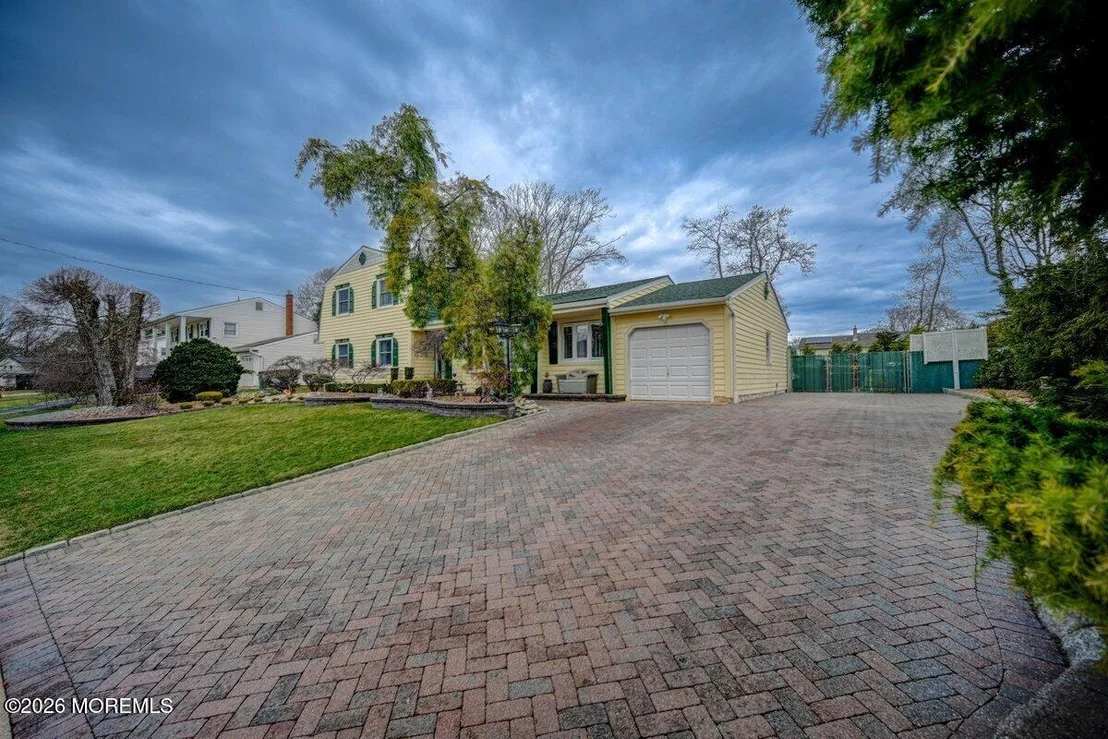 Photo of 6 Meadowbrook Drive
