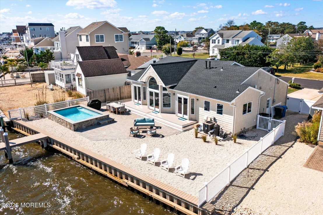 Photo of 673 Bayview Drive