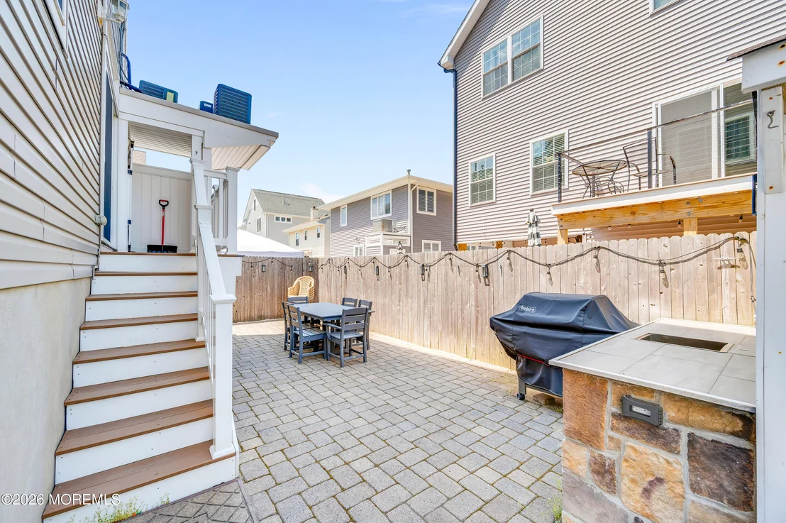 Photo of 222 3rd Avenue