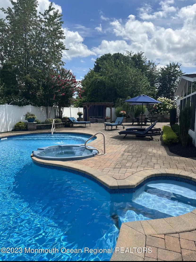 Photo of 74 Oak Knoll Drive