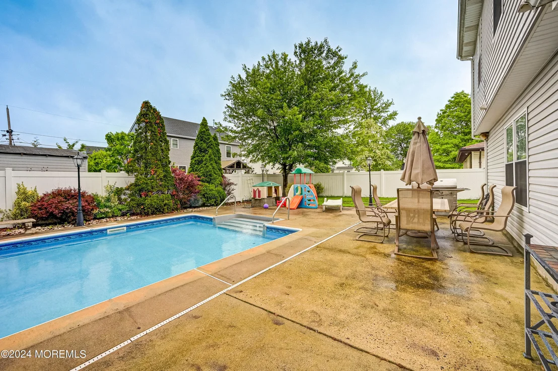 Photo of 637 Clark Avenue