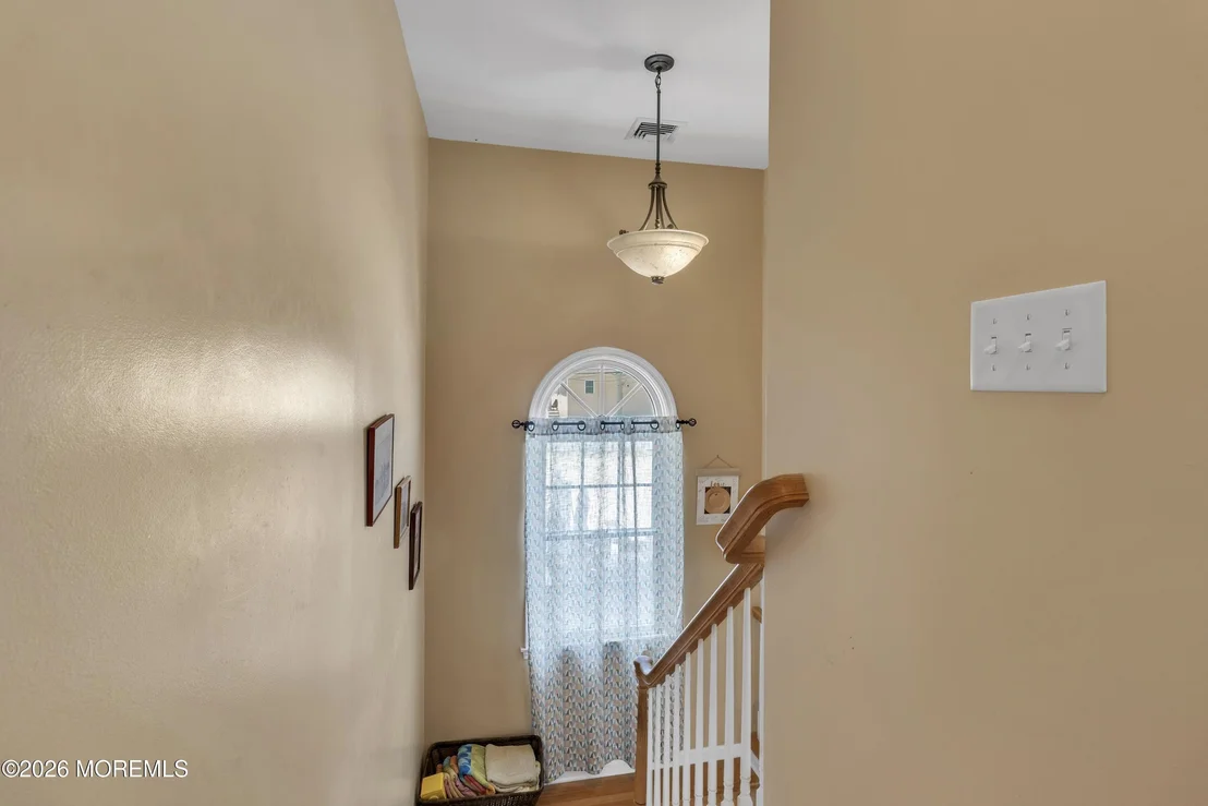 Photo of 46 W Rutherford Lane