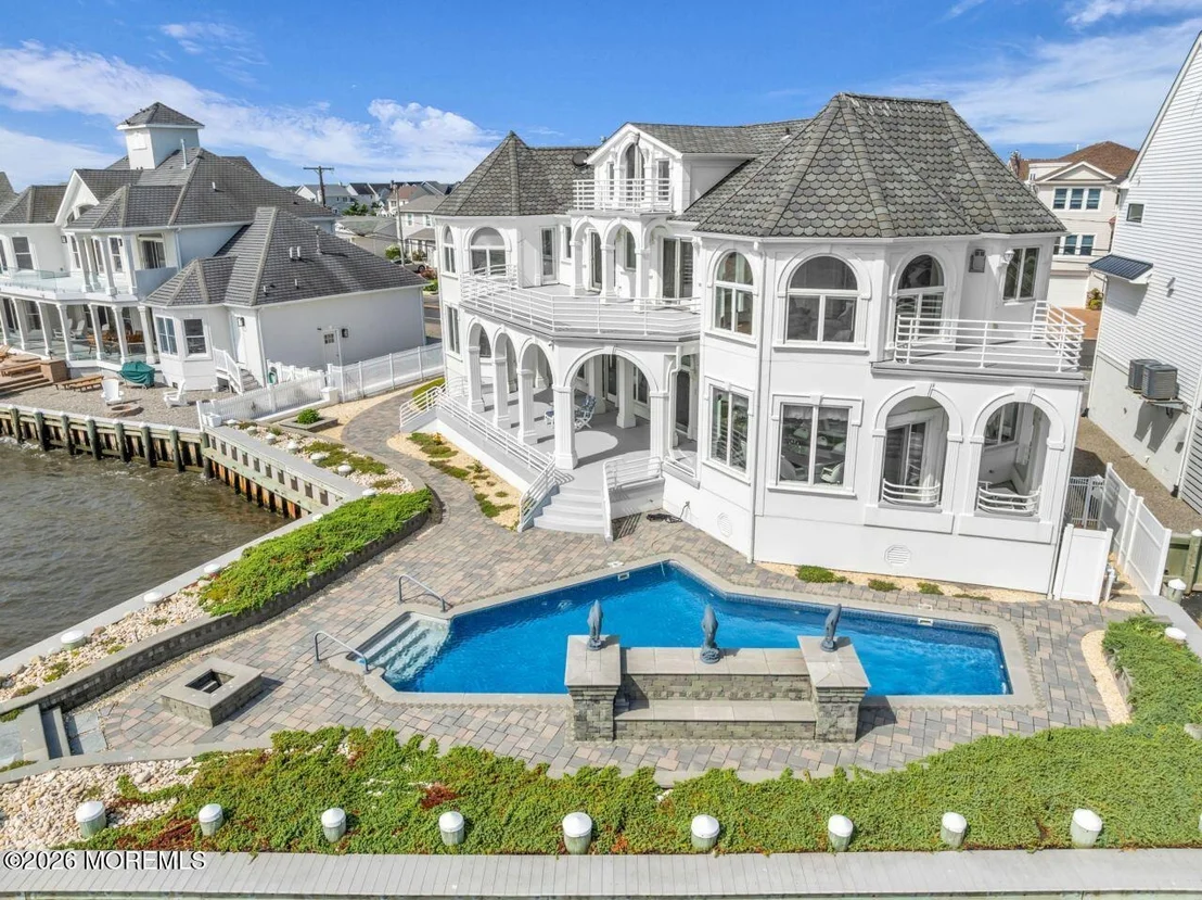 Photo of 1308 Laurel Boulevard