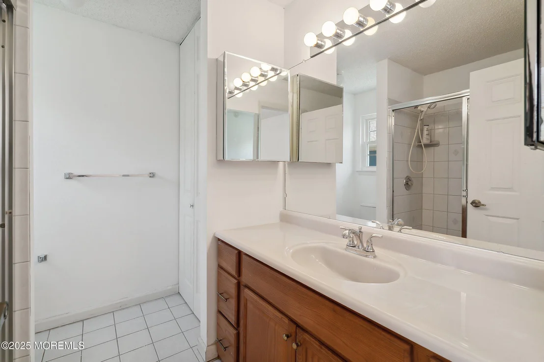 Photo of 32 Pine Oak Boulevard
