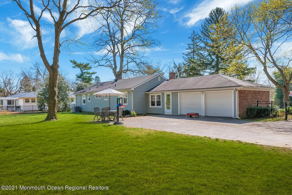 Photo of 407 Rumson Road